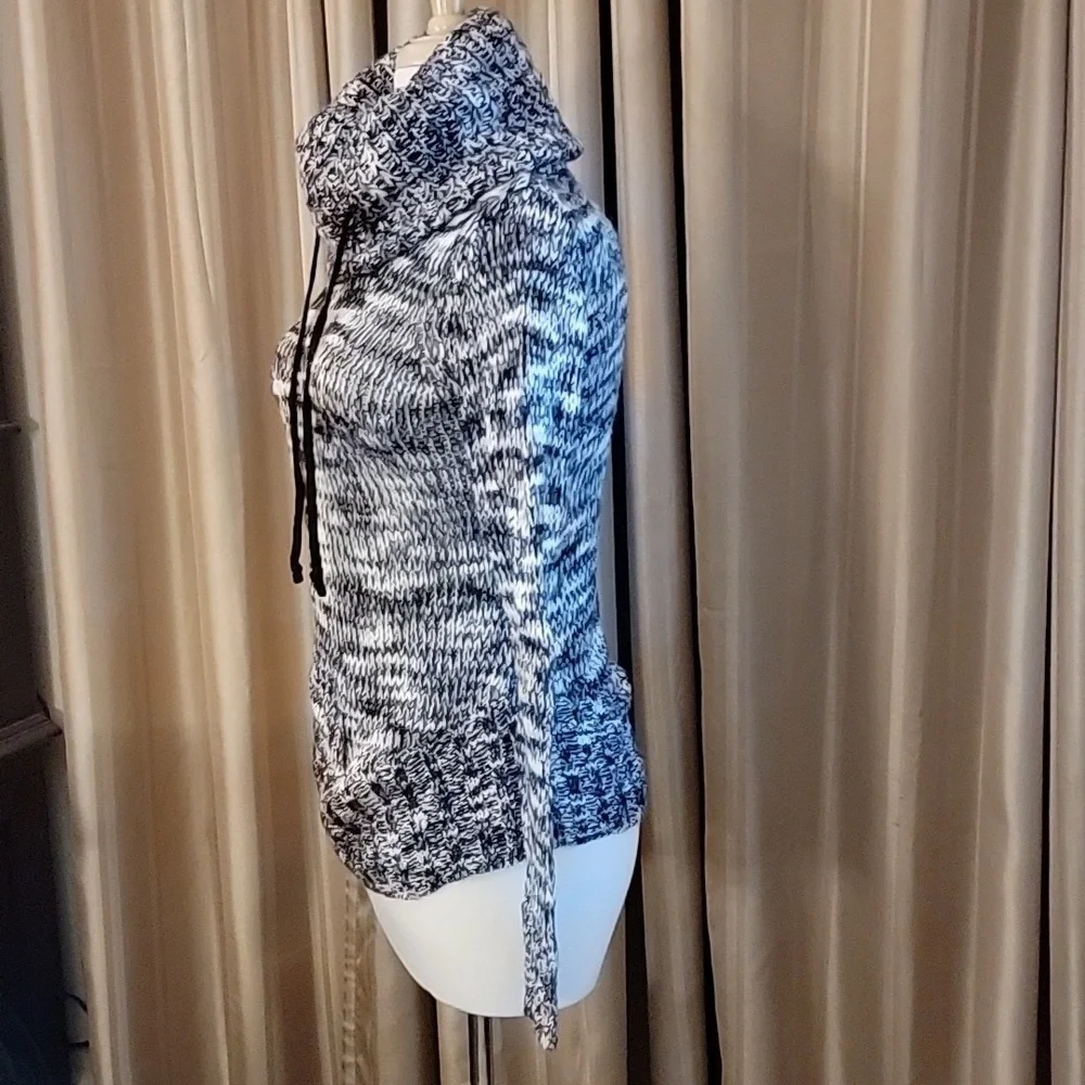 No Bounderies Cowlneck  Sweater Size M 7-9